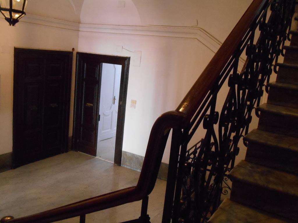 1A Grace House, Rome
